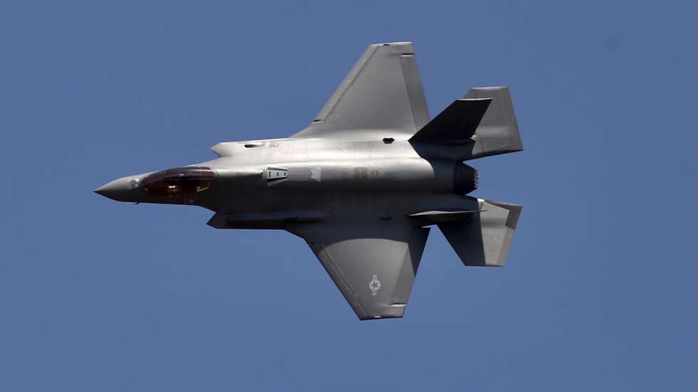 epa10468354 U.S. Air Force Lockheed Martin F-35A fifth-generation supersonic multirole fighter jet performs during day-three of the 14th Edition of Aero India 2023, at the Yelahanka Air Force Base, in Bangalore, India, 15 February 2023. More than 800 international defense and aerospace Companies have participated in the Asia’s largest Aero India event which showcases warfare equipment including new fighter planes, next-generation submarines, warships, helicopters, missiles, howitzers, air defense systems, assault weapons and all kind of military gear from 13 to 17 February 2023.  EPA/JAGADEESH NV