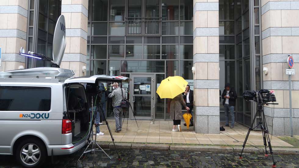 epa08464776 Journalists gather at the entrance of the department of prosecution of Braunschweig in Braunschweig, northern Germany, 04 June 2020. The prosecution investigates against a 43 year old German man suspected of murder in the Madeleine ‚Maddie‘ McCann case. The English child disappeared 03 May 2007, from a room where she slept with two twin brothers, in an apartment of a resort in Praia da Luz in the Algarve.  EPA/FOCKE STRANGMANN