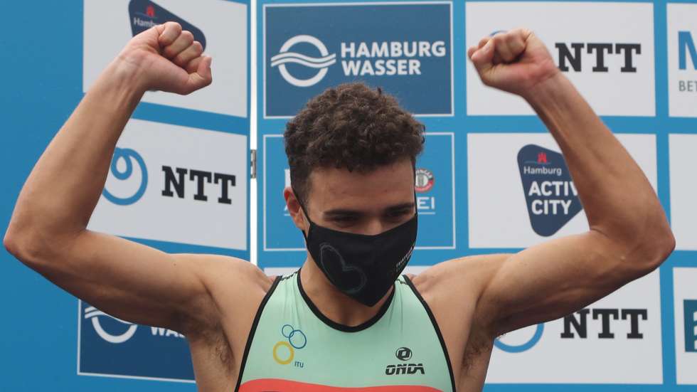 epa08649353 Vasco Vilaca from Portugal celebrates his second place in the Men’s Elite race of the Hamburg Wasser World Triathlon event in Hamburg, northern Germany, 05 September 2020.  EPA/FOCKE STRANGMANN