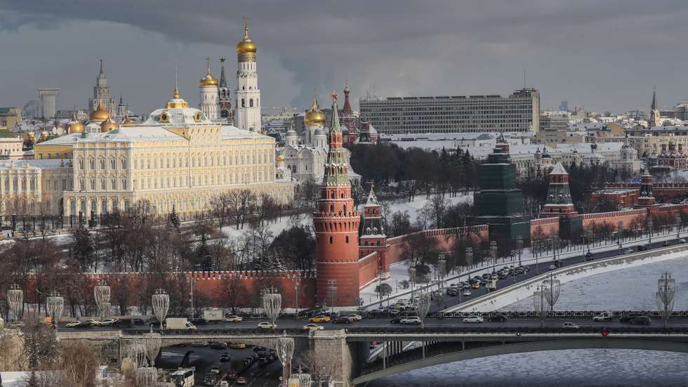 epa09680450 A view of the Moscow's Kremlin in Moscow, Russia,12 January 2022.  EPA/YURI KOCHETKOV
