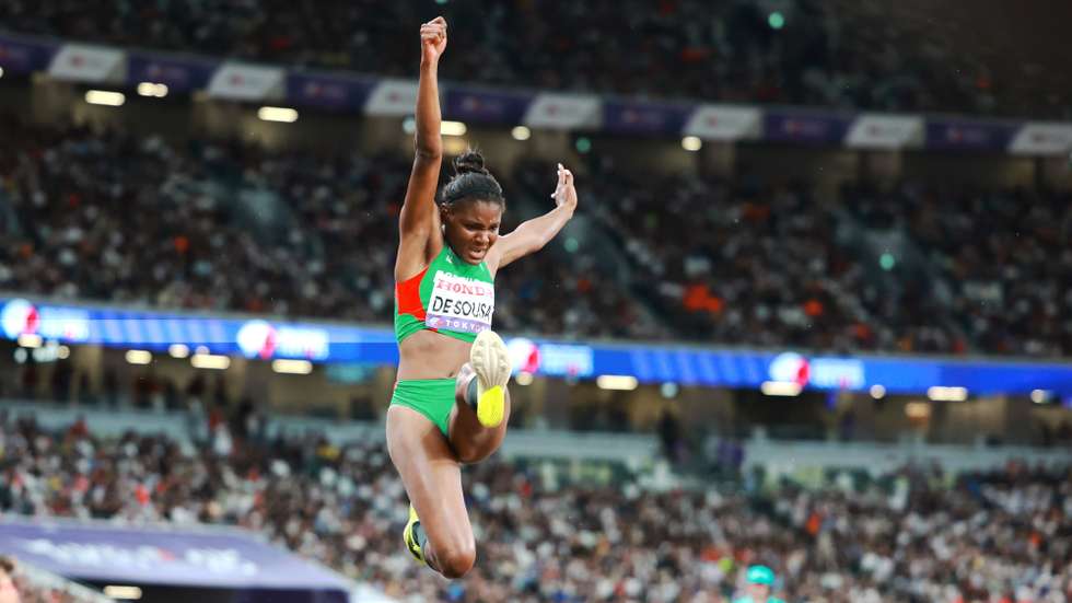 epa12372891 Agate de Sousa of Portugal competes in the Women's Long Jump qualification at the World Athletics Championships 2025 in Tokyo, Japan, 13 September 2025.  EPA/ALEX PLAVEVSKI
