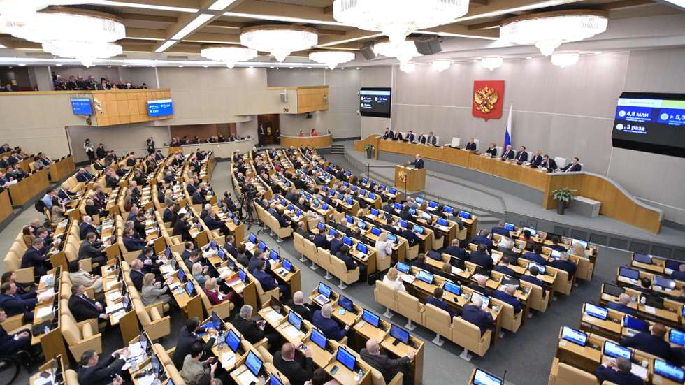 epa09875527 Russian Prime Minister Mikhail Mishustin (front) presents the government's annual report at a session of the Russian State Duma (the lower house of parliament) in Moscow, Russia, 07 April 2022.  EPA/ALEXANDER ASTAFYEV / SPUTNIK / GOVERNMENT PRESS SERVICE POOL MANDATORY CREDIT