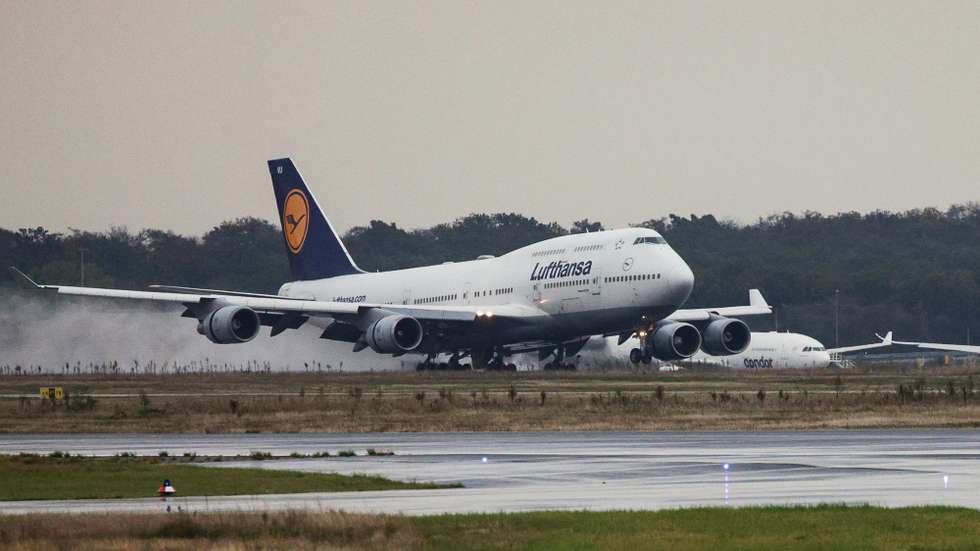 epa10915088 A Lufthansa Boeing 747 jumbo jet from Tel Aviv taxis to its parking position after landing at Frankfurt Airport in Frankfurt am Main, Germany, 12 October 2023. Lufthansa started special flights bringing German citizens from Israel, after the Israeli-Palestinian conflict escalated. Thousands of Israelis and Palestinians have died since the militant group Hamas launched an unprecedented attack on Israel from the Gaza Strip on 07 October 2023, leading to Israeli retaliation strikes on the Palestinian enclave.  EPA/HANNES ALBERT / POOL