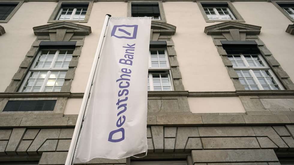 epa09707999 An exterior view of a Deutsche Bank branch in Heidelberg, Germany, 25 January 2022. Deutsche Bank will release their preliminary business figures for the fourth quarter Q4 and the full year 2021 on 27 January 2022.  EPA/RONALD WITTEK