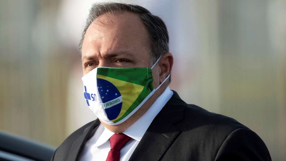 epa08475068 The acting Minister of Health Eduardo Pazuello participates in the raising of the national flag, in the Palacio do Alvorada, in Brasilia, Brazil, 09 June 2020. The Brazilian Supreme Court determined that the Government must re-disclose the daily data of the pandemic of the new coronavirus in a consolidated manner, as it had been doing until last Thursday, before adopting a new and controversial methodology, and gave a period of 48 hours to explain that decision.  EPA/Joedson Alves
