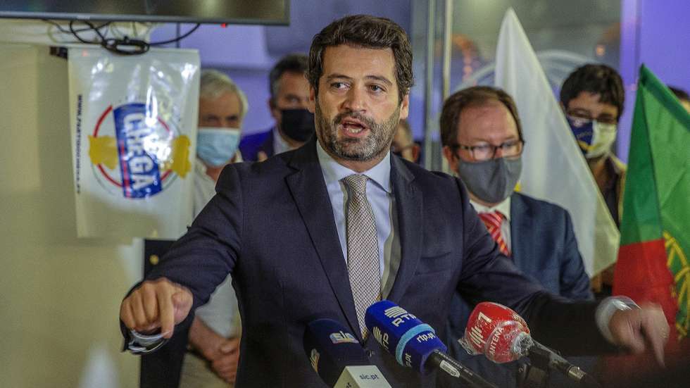 O presidente do Chega, Andre Ventura, reage após a divulgação dos resultados das eleições legislativas da Região Autónoma dos Açores, em Ponta Delgada, Açores, 26 de outubro de 2020. O partido Chega conseguiu hoje o seu primeiro deputado eleito nas legislativas regionais dos Açores, pelo círculo da ilha de São Miguel, segundo os resultados divulgados pela Direção Regional de Organização e Administração Pública (DROAP). EDUARDO COSTA /LUSA