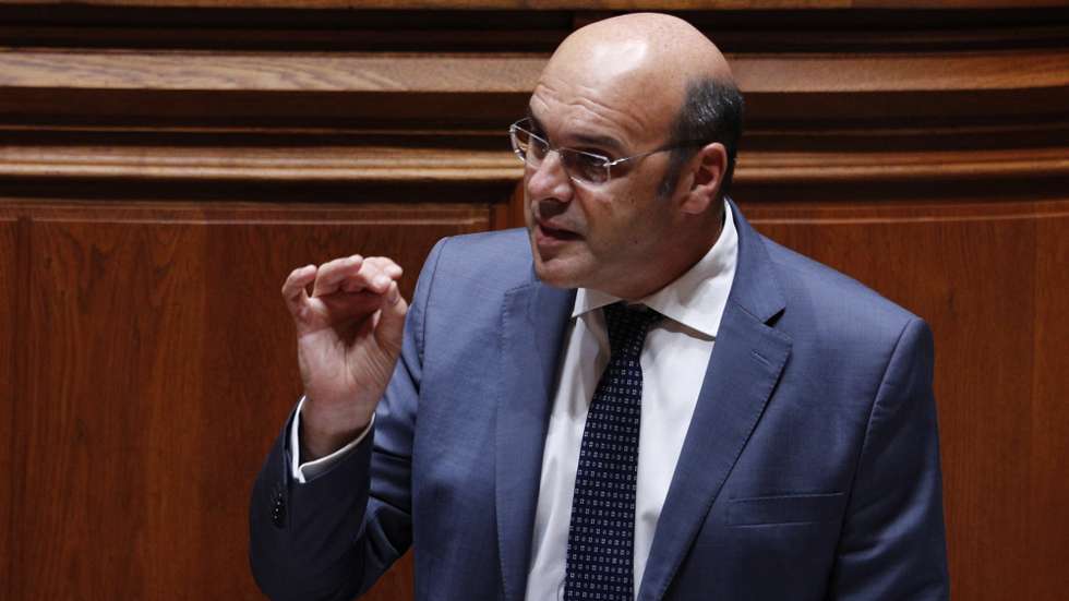 O ministro de Estado, da Economia e da Transição Digital, Pedro Siza Vieira, intervém durante o debate parlamentar sobre o estado da Nação, na Assembleia da República, em Lisboa, 21 de julho de 2021. ANTÓNIO COTRIM/LUSA