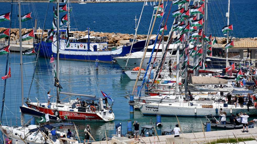 epa12915462 Vessels participating in the Global Sumud Flotilla (GSF) depart from the Port of Xiphonia in Augusta, near Syracuse, Sicily island, southern Italy, 26 April 2026. The boats are part of the 'Spring 2026 Mission,' a coordinated international effort to challenge the maritime blockade and deliver essential medical supplies to Palestinian civilians in Gaza.  EPA/ORIETTA SCARDINO