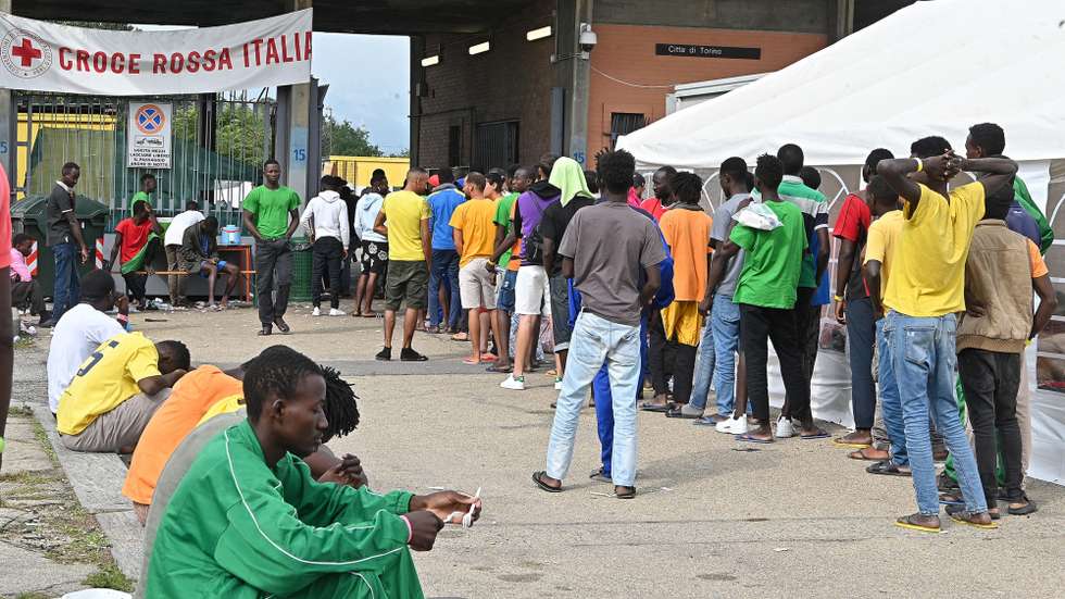 epa10871637 Migrants queue at the food distribution point at the Red Cross reception centre in Via Tres, Turin, Italy, 20 September 2023. The center houses some 500 people in a compound and facilities which are meant for between 140 and 180 people in need. Italy saw an influx of thousands of migrants in the past weeks. According to Italy's Interior Ministry, nearly 126,000 immigrants and refugees have entered the country as of 2023, more than twice as many as during the same time period in 2022.  EPA/ALESSANDRO DI MARCO