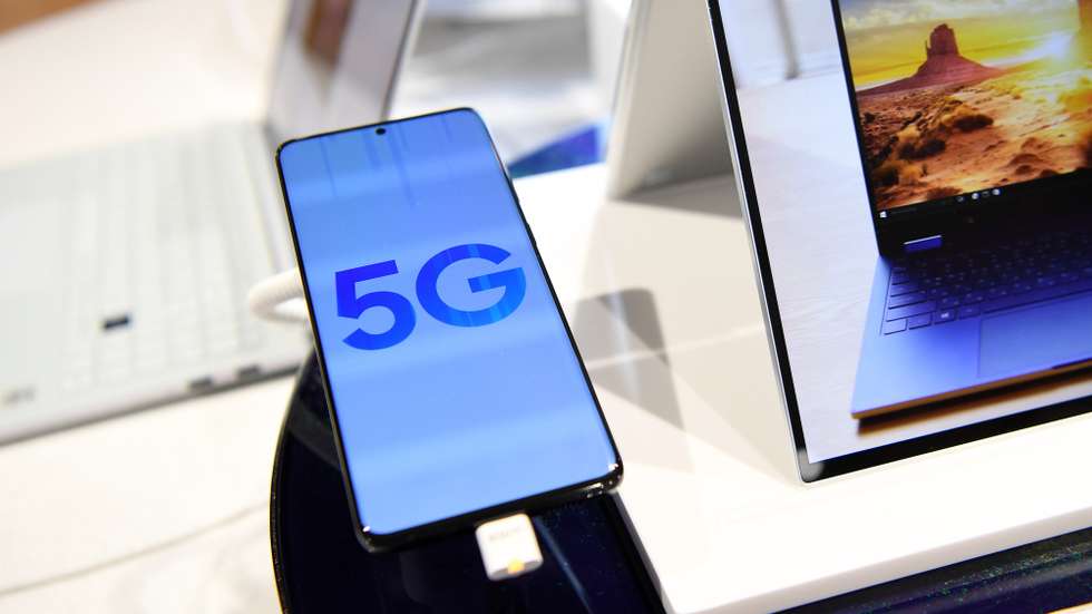epa08545342 A 5G phone at a store in London, Britain, 14 July 2020. According to news reports, the British government is to exclude leading Chinese technology company Huawei from involvement in Britain's future 5G telecoms networks. Dowden also said telecoms operators in UK will have to remove by 2027 any Huawei equipment. Telecoms operators will also not be allowed to purchase Huawei equipment by the end of 2020.  EPA/ANDY RAIN