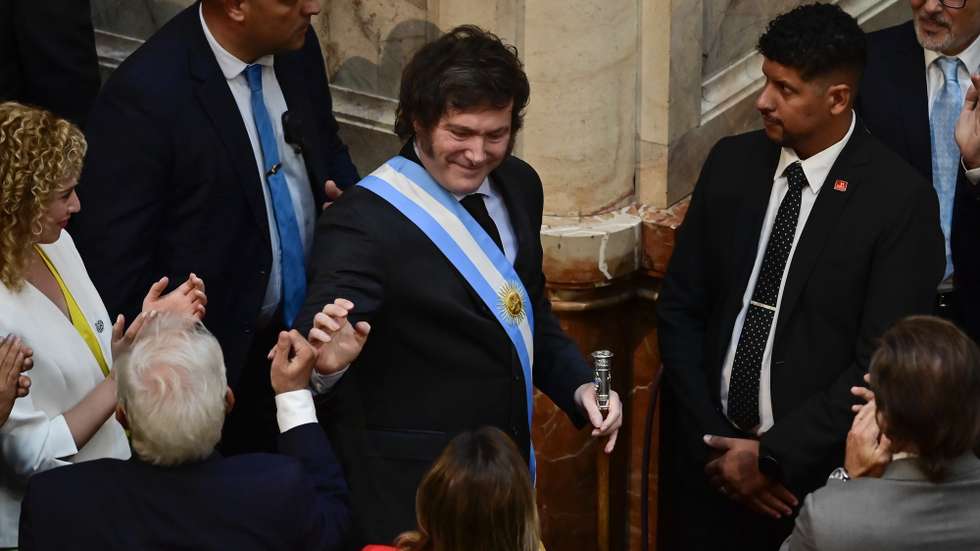 Na Argentina, a média dos salários em janeiro ficou cerca de 7% abaixo do limiar de pobreza, evidenciando a perda generalizada de poder de compra