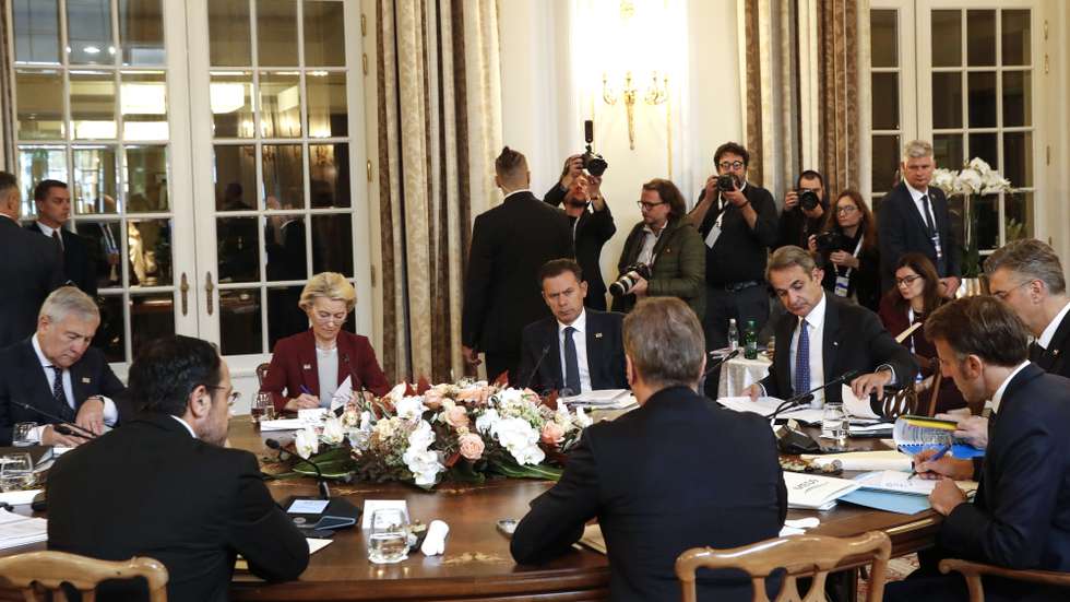 epa12466950 (L-R) Italian Foreign Minister and Deputy Prime Minister Antonio Tajani, European Commission President Ursula von der Leyen, Portuguese Prime Minister Luis Montenegro, Greek Prime Minister Kyriakos Mitsotakis, Croatian Prime Minister Andrej Plenkovic, and French President Emmanuel Macron attend a meeting of the MED9 Leaders' Summit at Kempinski Palace, in Portoroz, Slovenia, 20 October 2025. Slovenia is hosting the MED9 leaders, who are joined by the King of Jordan and the President of the European Commission, to discuss European competitiveness and the situation in the Middle East.  EPA/ANTONIO BAT  EPA/ANTONIO BAT