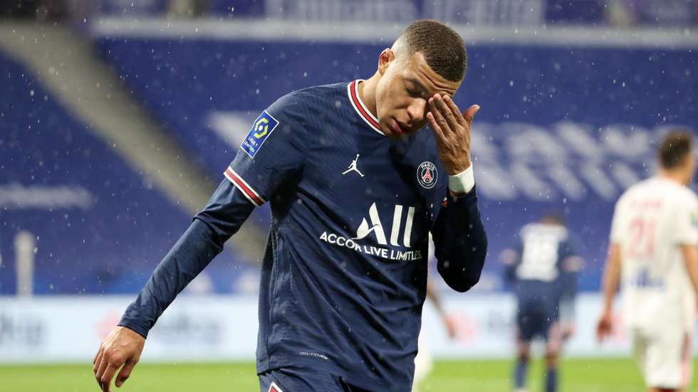 Kylian Mbappé era falado com reforço do Real Madrid mas, afinal, vai continuar no Paris Saint-Germain