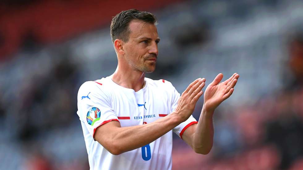 epa09283647 Vladimir Darida of the Czech Republic reacts as he leaves the pitch during the UEFA EURO 2020 group D preliminary round soccer match between Croatia and the Czech Republic in Glasgow, Britain, 18 June 2021.  EPA/Paul Ellis / POOL (RESTRICTIONS: For editorial news reporting purposes only. Images must appear as still images and must not emulate match action video footage. Photographs published in online publications shall have an interval of at least 20 seconds between the posting.)