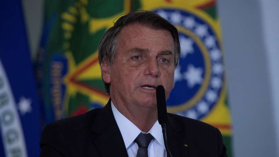 epa09343165 The President of Brazil, Jair Bolsonaro, speaks during the sanction ceremony of the Eletrobras Capitalization Law, at the Planalto Palace in Brasilia, Brazil, 13 July 2021. Bolsonaro sanctioned with some vetoes the Provisional Measure that regulates the privatization process of the state giant Eletrobras, the largest electricity company in Latin America, according to the Official Gazette of the Union published on 13 July.  EPA/Joedson Alves