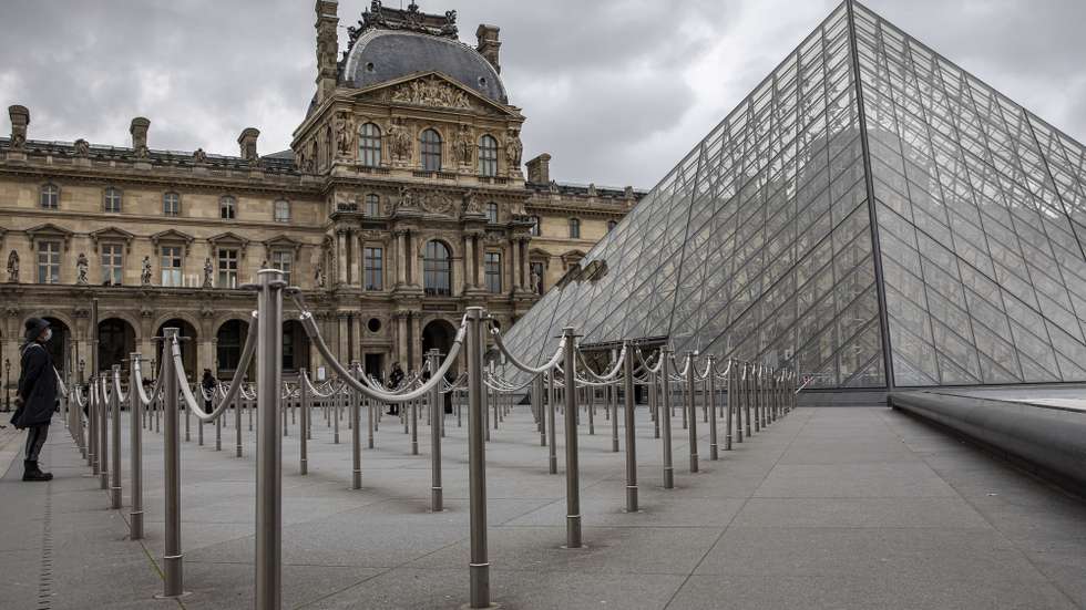 epa08294485 A man wearing a face mask looks at the deserted entrance of the Louvre museum, which closed as part of measures to contain the spread of coronavirus SARS-CoV-2 which causes the Covid-19 disease, in Paris, France, 14 March 2020. France will ban all gatherings of more than 100 people due to the coronavirus pandemic, French Prime Minister Philippe announced on 13 March 2020. President Macron announced the closing of schools, high schools and nurseries from 16 March 2020 on. Over 3,660 cases of COVID-19 infections and 79 deaths have been confirmed so far in France, reports state.  EPA/IAN LANGSDON