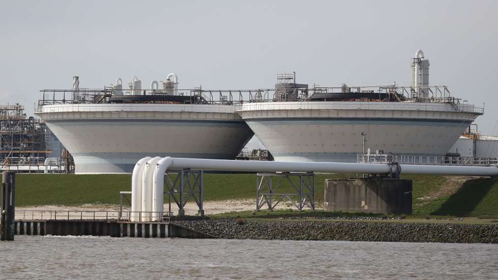 epa09885542 Installations of the DOW Chemical plant on the Elbe river at the port of Stade, northern Germany, 12 April 2022. Stade is one of several locations for Germany’s planned liquid natural gas (LNG) terminals. DOW Chemical and energy provider EnBW are among the shareholders of the so called Hanseatic Energy Hub in Stade which could cover around 15 percent of Germany's gas requirements in 2026. The HEH is planned as a zero emission terminal and will also use parts of the infrastructure of DOW Chemical.  EPA/FOCKE STRANGMANN
