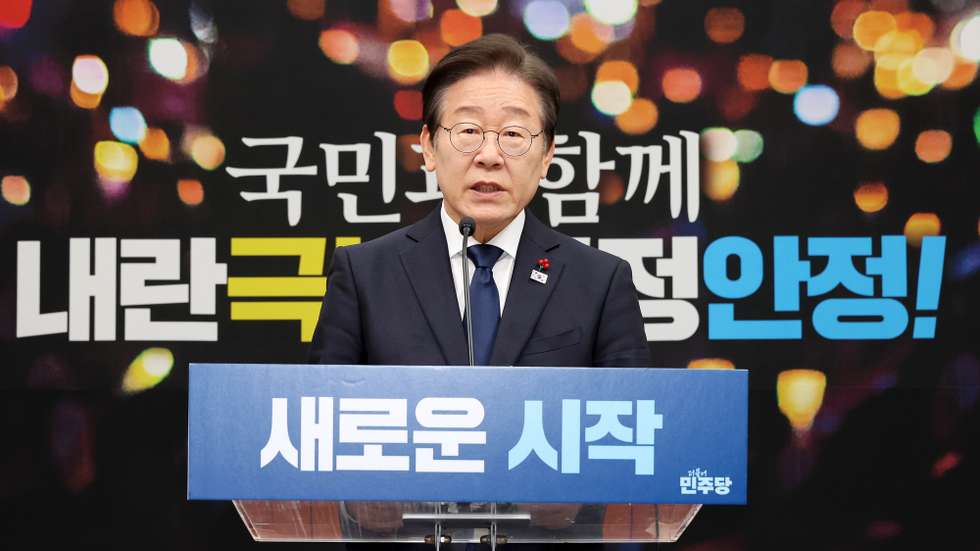 epa11777974 South Korea's main opposition Democratic Party leader Lee Jae-myung speaks at a press conference held at the National Assembly in Seoul, South Korea, 15 December 2024, a day after the Assembly passed a motion to impeach President Yoon Suk Yeol over his botched martial law declaration.  EPA/YONHAP SOUTH KOREA OUT