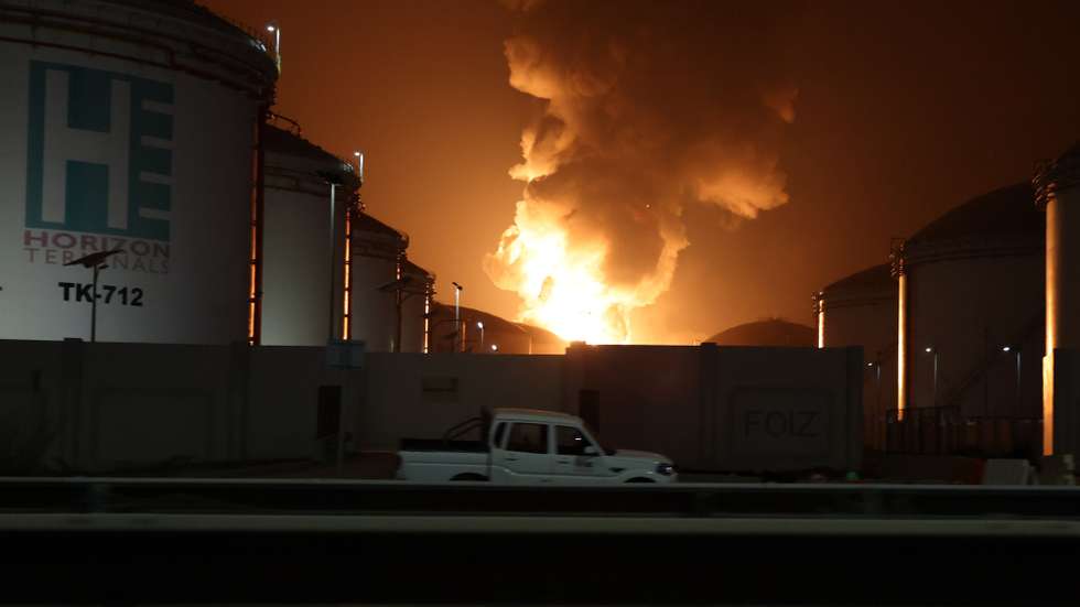 epaselect epa12795123 Flames rise during a fire casued by debris from an intercepted drone at the oil refinery hub in Fujeirah, United Arab Emirates, 04 March 2026.  Iran continued to launch retaliatory attacks across the region following a joint US-Israeli  military operation that started in the early hours of 28 February 2026, targeting multiple locations across Iran.  EPA/STRINGER