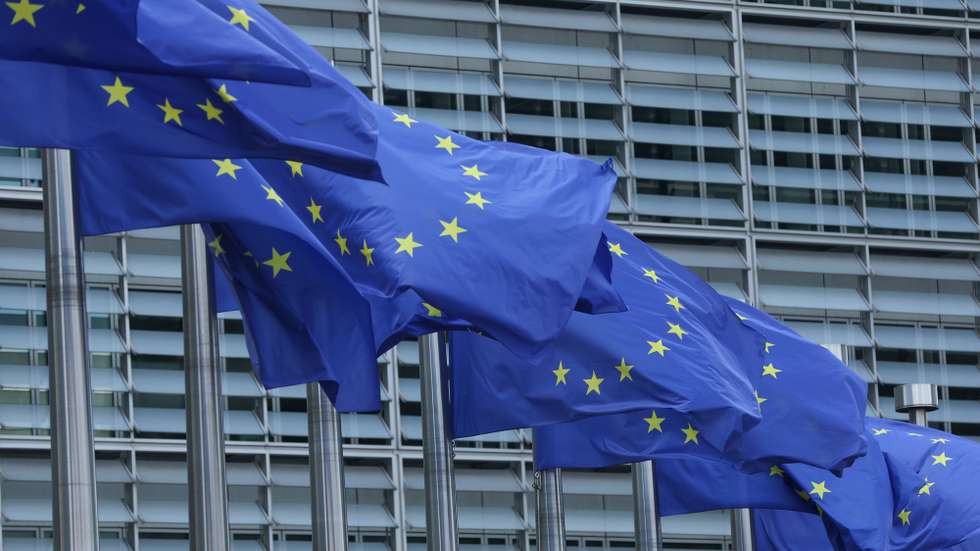 epa12276806 European Union flags at the European commission headquarters in Brussels, Belgium, 01 August 2025. U.S. President Donald Trump signed an executive order imposing tariffs of 15 percent on most EU goods and up to 41 percent to other countries. The tariffs take effect on 07 August 2025, a one-week delay to allow more time for negotiations.  EPA/OLIVIER HOSLET