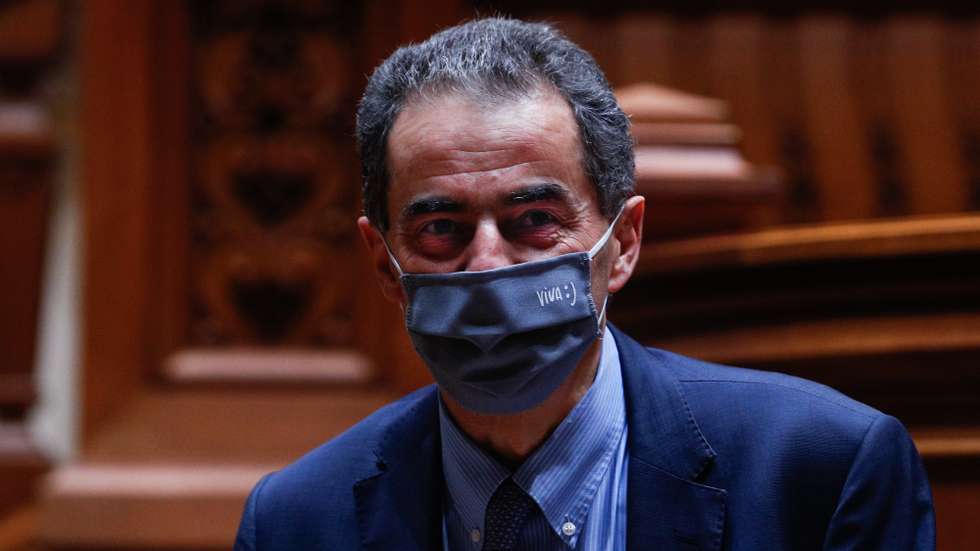 O ministro da Ciência, Tecnologia e Ensino Superior, Manuel Heitor, à sua chegada para a audição na Comissão de Orçamento e Finanças, no âmbito da apreciação na especialidade do Orçamento do Estado de 2021 (OE2021) que decorreu na  na Assembleia da República, em Lisboa, 29 de outubro de 2020. ANTÓNIO COTRIM/LUSA