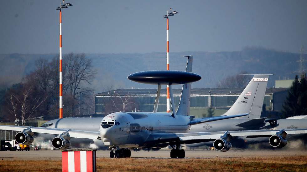 epa04122992 An Awacs warning and control aircraft prepares to take off at the NATO airbase in Geilenkirchen, 13 March 2014. For a better observation of the crisis in Ukraine, NATO has deployed two surveillance aircrafts to Poland and Romania.  EPA/OLIVER BERG