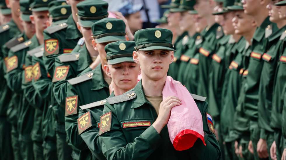 epa11559447 Russian soldiers carries a huge National flag of Russia, at the Poklonnaya hill, marking the Russian National Flag Day in Moscow, Russia, 22 August 2024. The day marks the anniversary of the 22 August 1991 when members of the Supreme Council of the RSFSR (Russian Soviet Federative Socialist Republic) replaced the Soviet Union Flag with a historical flag of Russia following the failure of a coup.  EPA/YURI KOCHETKOV