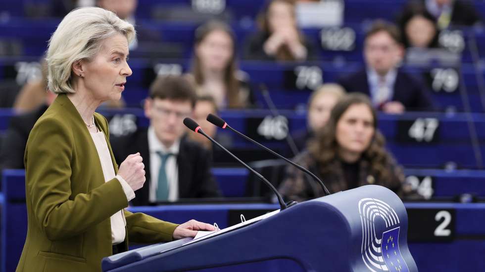 epa12549347 European Commission President Ursula von der Leyen speaks during a debate on 'EU position on the proposed plan and EU engagement towards a just and lasting peace for Ukraine' at the European Parliament in Strasbourg, France, 26 November 2025. The current plenary session runs from 24 until 27 November 2025.  EPA/RONALD WITTEK