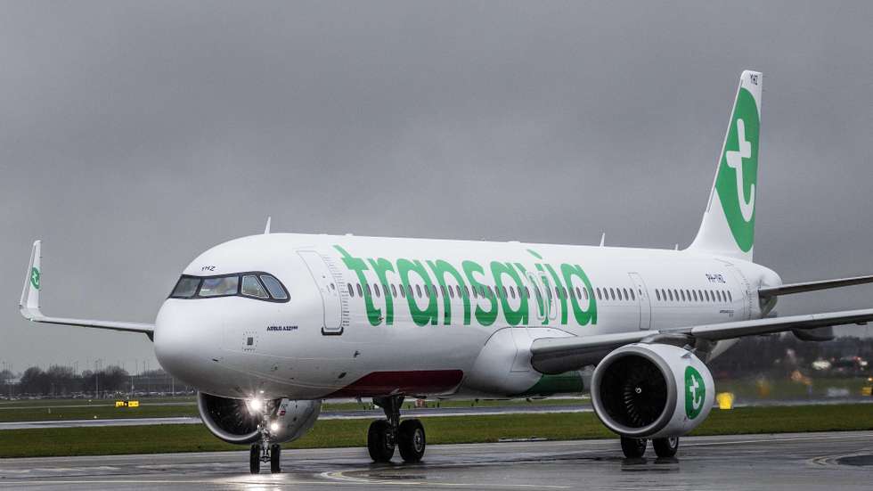 epa11037652 An Airbus 321neo aircraft from Transavia arrives in a hangar at Schiphol Airport in Amsterdam, the Netherlands, 19 December 2023. This type of Airbus aircraft is the first for the Dutch airline.  EPA/EVA PLEVIER