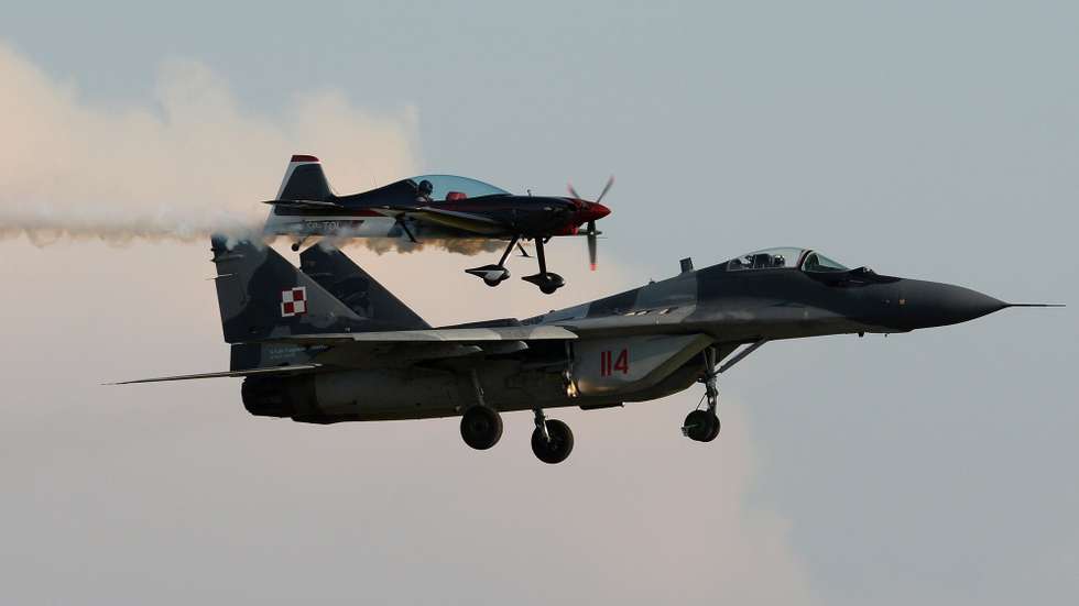 epa06167311 Polish Air Force Mig-29 fighter and 'XA-41' performs during the annual air show in the second and final day of the Radom International Airshow at Radom's Sadkow Airport in Radom, Poland, 27 August 2017. The biggest aviation event in Poland presents more than 200 aircraft from 10 countries.  EPA/Jacek Turczyk POLAND OUT
