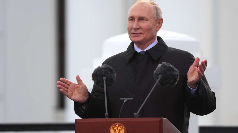 epa10848728 Russian President Vladimir Putin participates in the opening ceremony of the northern section of the Moscow Speed Diameter, as well as the sections of the M-12 "East" highway from Moscow to Arzamas and the southern bypass of Arzamas via video conference, in Arzamas, Russia, 08 September 2023.  EPA/SERGEI BOBYLEV/SPUTNIK/KREMLIN POOL MANDATORY CREDIT