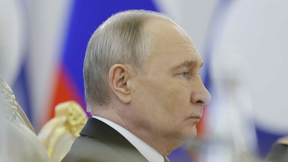 epa11329275 Russia's President Vladimir Putin attends a meeting with Laos' President Thongloun Sisoulith in Moscow, Russia, 09 May 2024.  EPA/MAXIM SHEMETOV / POOL