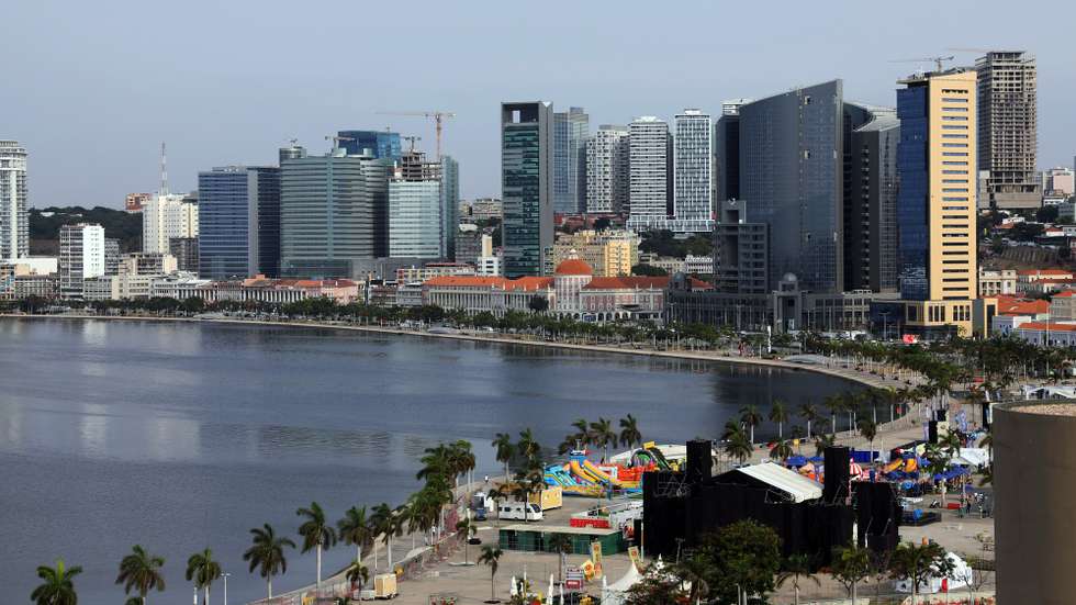 Vista da baía e marginal de Luanda, Angola, 15 de janeiro de 2026. Luanda celebra no domingo 450 anos sob queixas de fome, desemprego e críticas à falta de saneamento e de infraestruturas básicas que agudizam o clamor dos munícipes, descontentes com a perda de identidade histórico-cultural da capital angolana. (ACOMPANHA TEXTO DA LUSA DO DIA 24 DE JANEIRO DE 2026). AMPE ROGÉRIO/LUSA