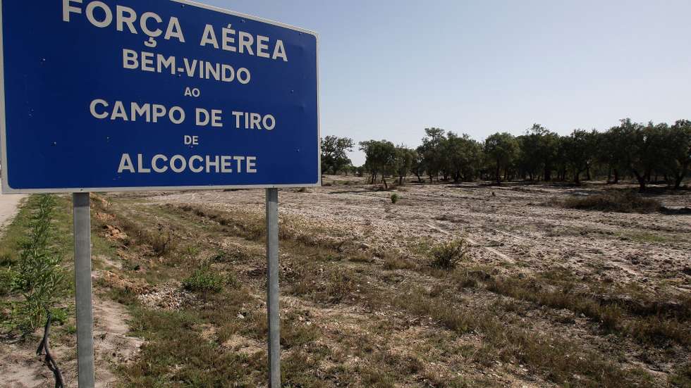 Vista geral do terreno do futuro aeroporto, no campo de tiro de Alcochete, 15 Outubro 2008.  ANDRE KOSTERS/LUSA