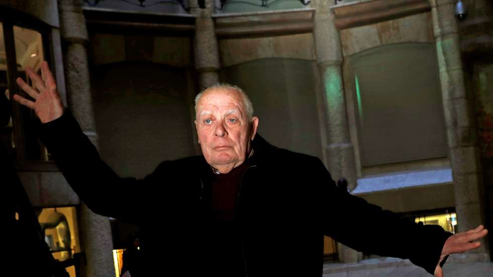 epa08026511 Portuguese writer Antonio Lobo Antunes poses during the presentation of his latest book, titled 'De la naturaleza de los dioses' (lit.: Of the nature of the gods) at La Pedrera building in Barcelona, Catalonia, Spain, 26 November 2019. The book investigates moral dilemmas of power and corruption.  EPA/Toni Albir