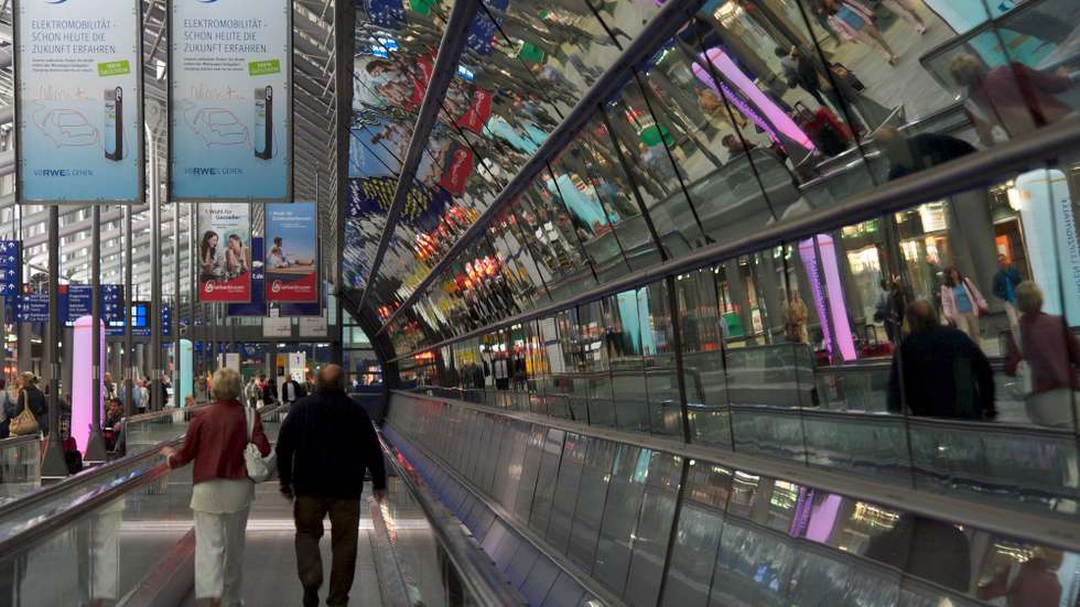 epa03387577 Passengers use a moving walkway at Leipzig Airport, Germany, 07 September 2012. 'The Independent Flight Attendants' Organization (UFO) has once again called on stewards and stewardesses Lufthansa to strike. Many flights were canceled.  EPA/PETER ENDIG
