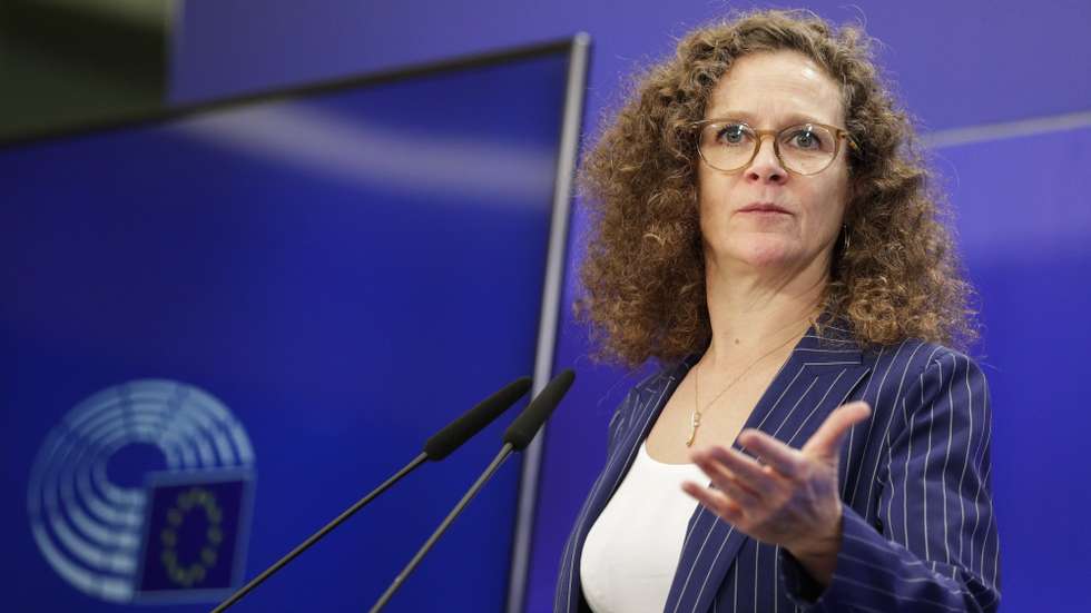 epa10293443 Dutch member of the European Parliament and President of Pegasus committee Sophie in 't Veld presents draft findings of an EP spyware inquiry in Brussels, Belgium, 08 November 2022. European Parliament’s Committee of Inquiry to investigate the use of Pegasus and equivalent surveillance spyware (PEGA), specialy in Spain, Netherlands, Poland, Greece and Cyprus, presented their first results of inquiry.  EPA/OLIVIER HOSLET