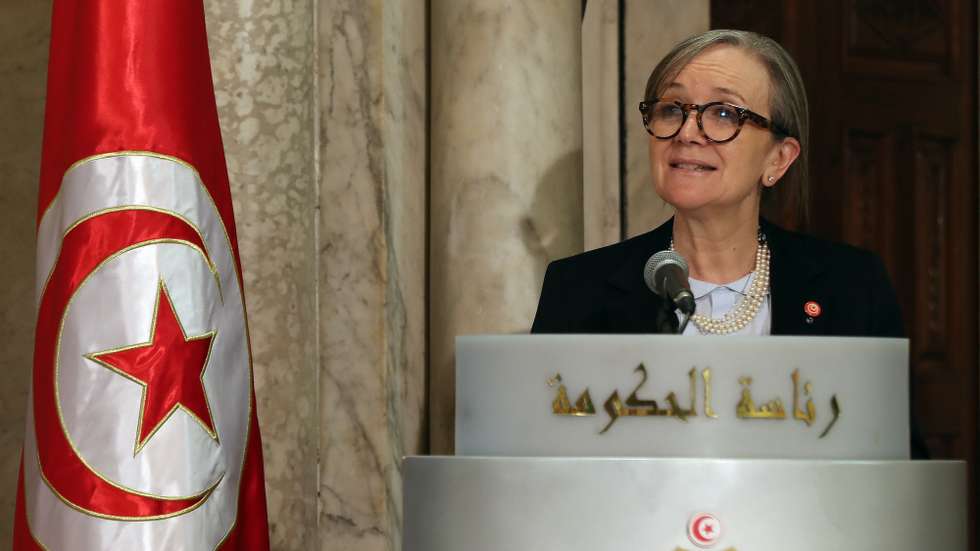 epa10186520 Tunisian Prime Minister Najla Bouden Romdhane briefs the press after signing a joint agreement with The Tunisian General Labour Union (UGTT) at the Government Palace in Tunis, Tunisia, on 15 September 2022. The government and The Tunisian General Labor Union have signed an agreement, providing for an increase in salaries in the civil service and the public sector, as well as an increase in the guaranteed minimum wage.  EPA/MOHAMED MESSARA