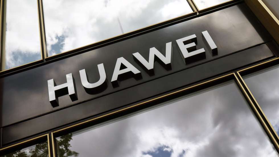 epa12102382 The Huawei logo is seen at the company's store before a product launch event in Berlin, Germany, 15 May 2025. The focus is on two new product series - the Huawei Watch 5 and the Watch Fit 4 series.  EPA/HANNIBAL HANSCHKE