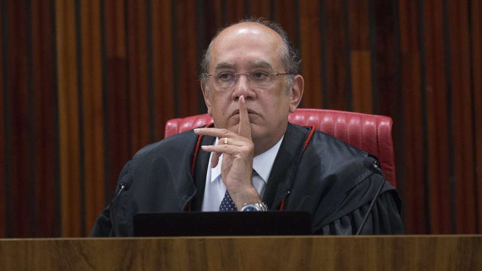 Na entrevista, o Presidente brasileiro criticou o desejo de retirar do poder alguém que foi eleito pelos venezuelanos e apontou que não é correto que alguns países interfiram para deslegitimar um governo democraticamente estabelecido