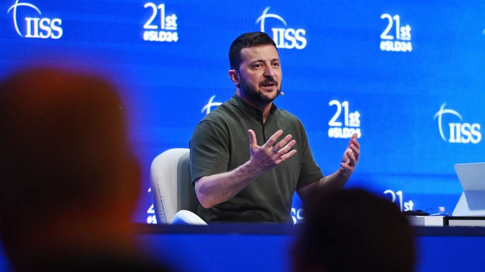 epa11385074 Ukraine President Volodymyr Zelensky delivers his speech during the International Institute for Strategic Studies (IISS) 21th Shangri-La Dialogue in Singapore, 02 June 2024. Defense ministers and officials from 45 countries are gathered in the city state for the IISS Shangri-la Dialogue, an annual high level defence summit in the Asia Pacific region.  EPA/SHINTARO TAY/THE STRAITS TIMES SINGAPORE OUT