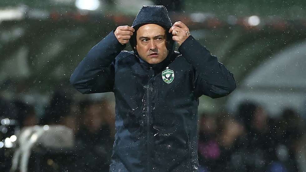 epa12424785 Ludogorets head coach Rui Mota watches from the touchline in the rain during the UEFA Europa League league phase match between PFC Ludogorets Razgrad and Real Betis Balompie, in Razgrad, Bulgaria, 02 October 2025.  EPA/BORISLAV TROSHEV