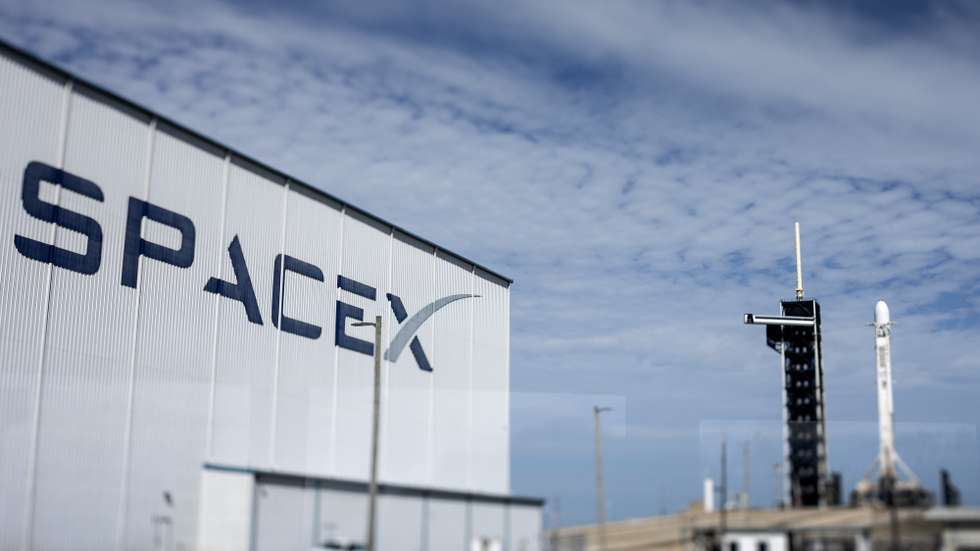 epa11150485 The NASA's Nova-C lunar lander, encapsulated within the payload fairing of a SpaceX Falcon 9 rocket, part of the Intuitive Machines IM-1 mission, is docked at the Kennedy Space Center Launch Complex 39A as part of its launch preparations, in Florida, USA, 13 February 2024. The IM-1 moon mission is scheduled to lift off NASAâ€™s Kennedy Space Center on 14 February 2024 at 12:57 a.m. EST (0557 GMT) as part of NASA's Commercial Lunar Payload Services program (CLPS) initiative and Artemis program.  EPA/CRISTOBAL HERRERA