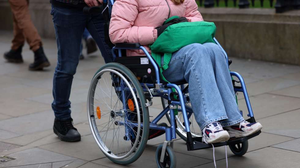 epa11960857 A wheelchair user in London, Britain, 13 March 2025. The government is facing a potential rebellion over proposed welfare and disability cuts. British Prime Minister Keir Starmer is considering significant reductions to the welfare budget, ranging from 5 billion to 6 billion British pounds (approximately 5.8 billion to 7.0 billion euros). However, some MPs are urging the government to consider implementing a wealth tax instead of cutting welfare  EPA/ANDY RAIN