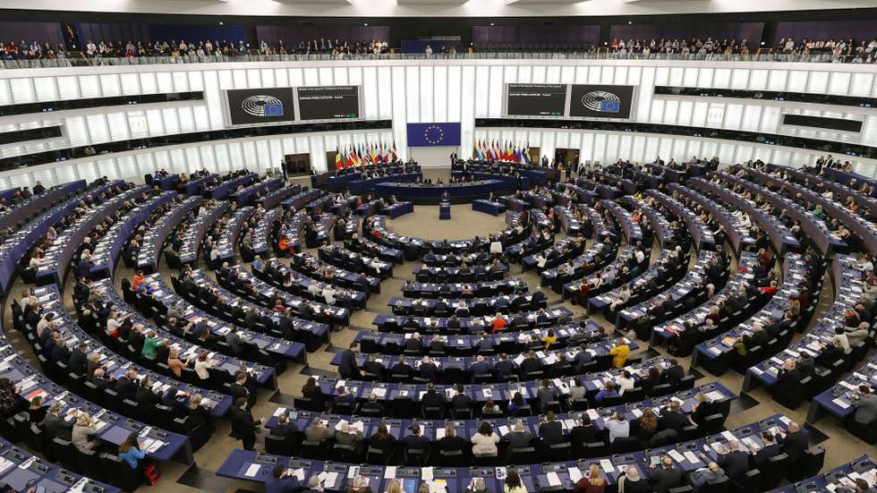 epa11026298 Spain's Prime Minister Pedro Sanchez attends a debate on 'Review of the Spanish Presidency of the Council' at the European Parliament in Strasbourg, France, 13 December 2023.  EPA/RONALD WITTEK