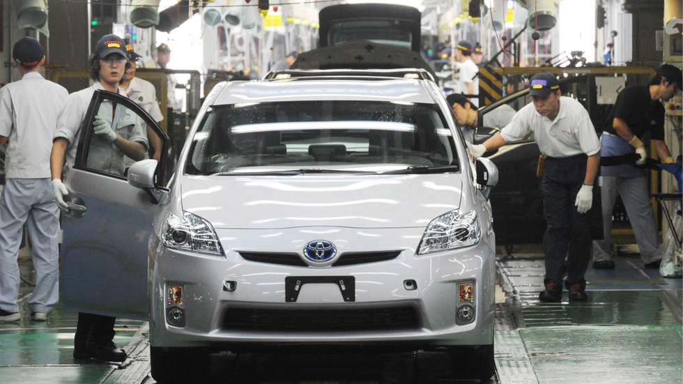 epa01982926 (FILE) A file picture dated 05 June 2009, shows Japanese autoworkers assemble Toyota Motor Corp.'s third-generation hybrid 'Prius' cars at the automaker's Tsutsumi assembly plant in Toyota city, Aichi province, Japan. Toyota Motor Corporation's Prius hybrid in 2009 became the first hybrid to top the annual sales ranking, which includes minivehicles, Japanese industry groups announced.Sales of the Prius in Japan jumped 2.9-fold on the year to 208,876 units.  EPA/EVERETT KENNEDY BROWN