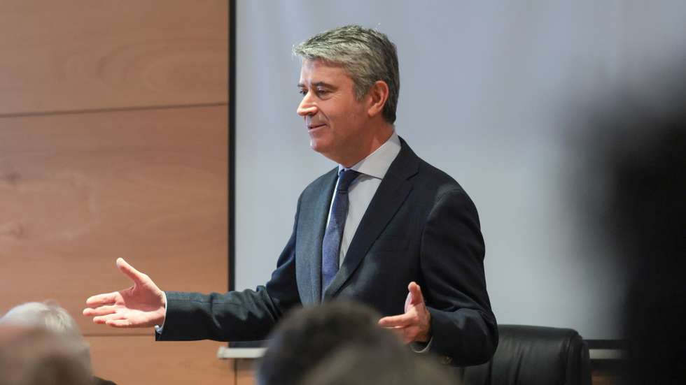 José Luis Carneiro, secretário-geral do Partido Socialista (PS), intervém no encerramento da audição pública promovida pelo grupo parlamentar do PS subordinada ao tema “A Economia Social em Tempos de Incerteza”, no Auditório José Gomes Mota, na Fundação Mário Soares – Maria Barroso, em Lisboa, 10 de março de 2026.   MANUEL DE ALMEIDA/LUSA