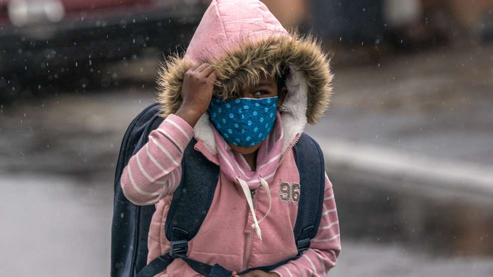 Menina a ir para a escola, África do Sul