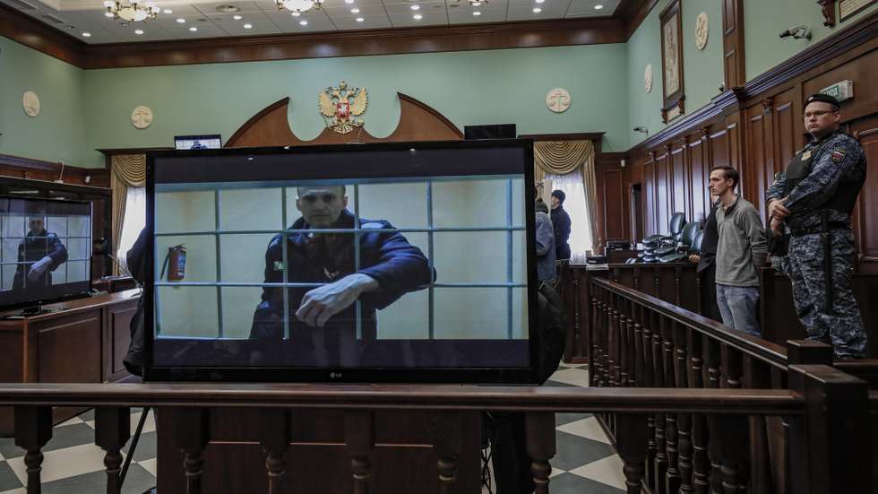 epa10364992 epa09971349 Russian opposition leader Alexei Navalny is shown on a monitor screen via video link from the penal colony No. 2 (IK-2) in Pokrov in Vladimir region, during a hearing of an appeal against Lefortovsky court sentence at the Moscow city court in Moscow, Russia, 24 May 2022. The Lefortovsky court sentenced politician Alexei Navalny to nine years in a strict regime colony and a fine of 1.2 million rubles for large-scale fraud and insulting the court. The Moscow city court upholded Navalny's conviction.  EPA/YURI KOCHETKOV  EPA-EFE/YURI KOCHETKOV