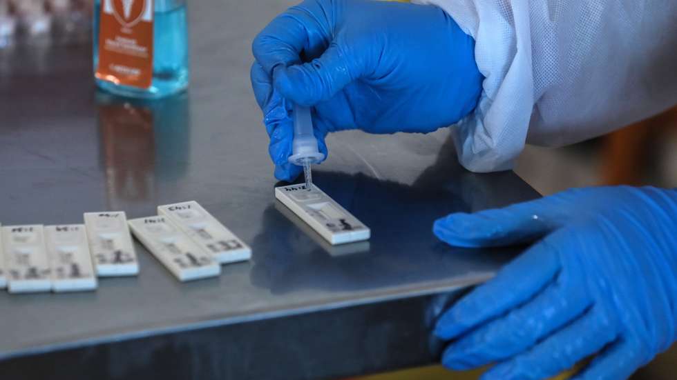epa08675484 An Indian health worker tests the sample of Rapid Antigen test for Covid-19 during the swab testing drive inside a mall in Mumbai, India, 17 September 2020. India has the second highest total of confirmed COVID-19 cases in world.  EPA/DIVYAKANT SOLANKI